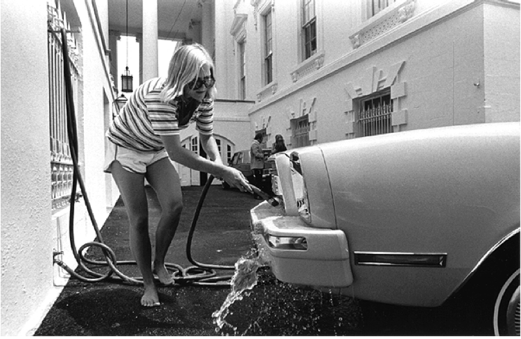 MOMENT | Ad Hoc White House Car Wash