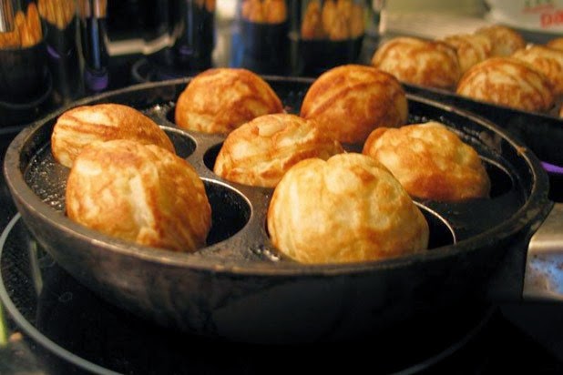 Aebleskiver của người Đan Mạch nổi bật với một quả bóng nhỏ