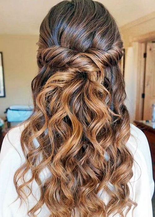 Peinados de graduación con cabello suelto: fácil