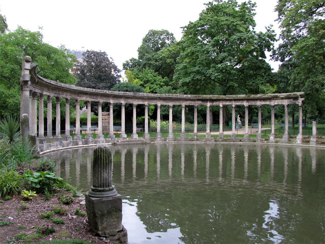 Classical colonnade amd pond, Parc Monceau, Paris