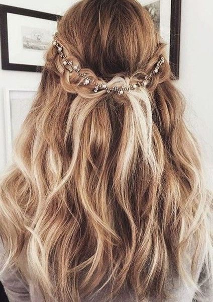 New Year's Eve Hairstyles Perfect for the Biggest Party of the Year