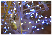 sapin de Noël et guirlandes lumineuses