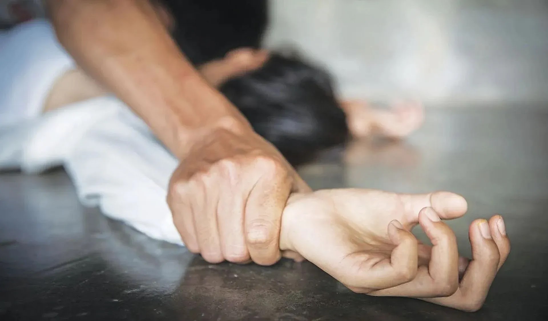 Αλλοδαπός βιαστής που κυκλοφορούσε ελεύθερος επιχείρησε πάλι να βιάσει γυναίκα