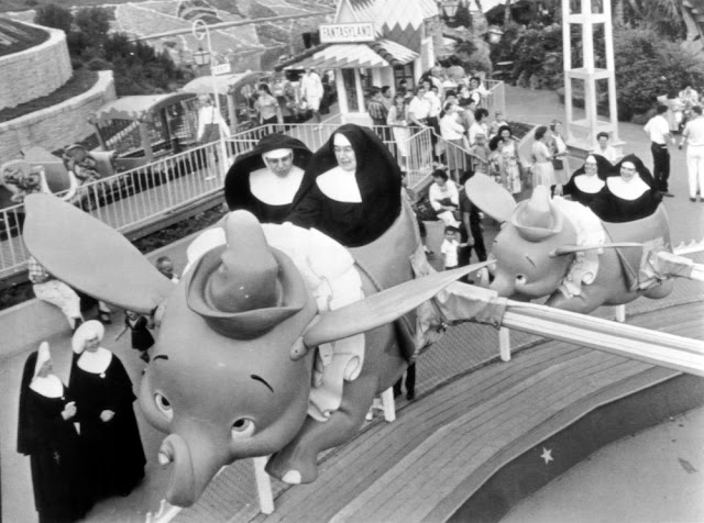 Divertidas fotografías de monjas pasándoselo bien en los años 60