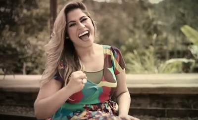 Michelle Nascimento no clipe de Ainda Bem Top Music