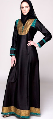 arabic girl in black beautiful abaya dress