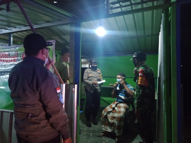 Di Masa PPKM Level 4,  Koramil, Polsek Dan Satpol PP Kec. Bendosari Laksanakan Pembagian Masker Kepada Warga