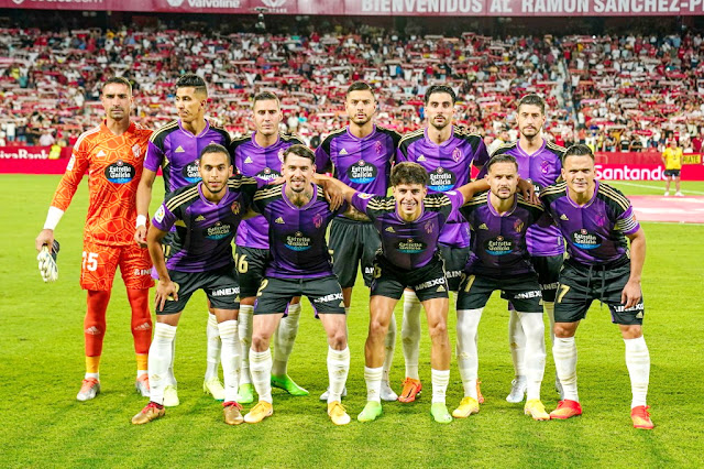 REAL VALLADOLID C. F. Temporada 2022-23. Sergio Asenjo, El Yamiq, Sergi Guardiola, Javi Sánchez, Kike Pérez, Sergio Escudero. Anuar, Luis Pérez, Álvaro Aguado, Iván Sánchez y Roque Mesa. SEVILLA F. C. 1 🆚 REAL VALLADOLID C. F. 1 Viernes 19/08/2022: 22:00 horas. Campeonato de Liga de 1ª División, jornada 2. Sevilla, España, Estadio Ramón Sánchez Pizjuán:33.991 espectadores. GOLES: ⚽0-1: 80’, Anuar. ⚽1-1: 86’, Rekik.