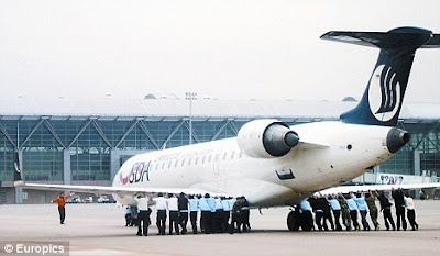 avion movido por los pasajeros