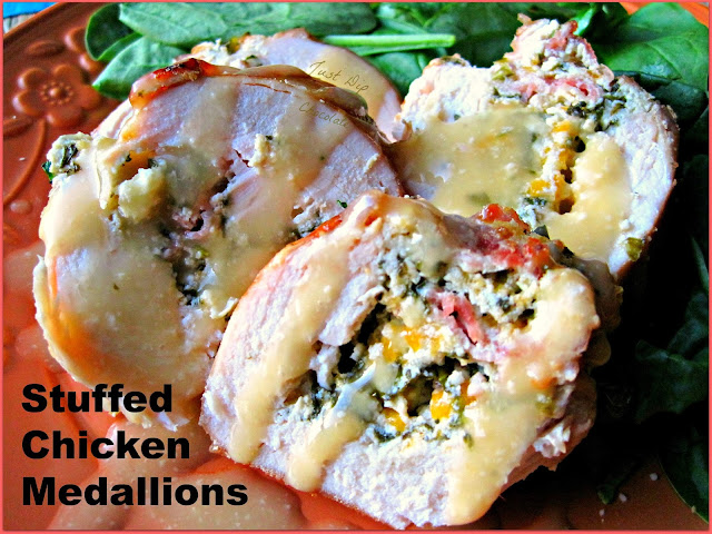 Stuffed Chicken Medallions Recipe, surprise your family with this elegant presentation that will take your regular chicken breat into a work or art with textures and flavors #chickenrecipe #stuffedchicken #chickenmedallions 