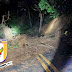 Deslizamento de terra interdita rodovia em Delfim Moreira, MG