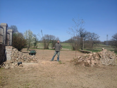 wall building, stone walls, mason at work