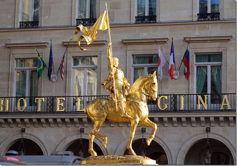 paris 2016 jean d'arc in front of hotel regina 120616 00000