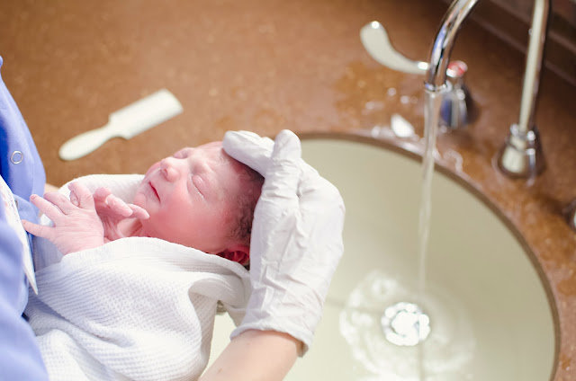 10 Essential Bathing Tips for Newborns: A Guide for New Parents