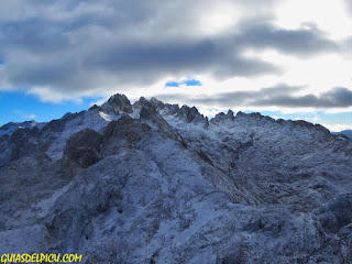 Guia de alta montaña UIAGM en Picos de Europa Fernando Calvo . Crestas alpinas de roca en Picos, escaladas