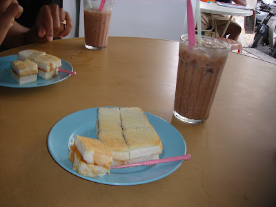 Breakfast in Penang - roti bakar & Milo ais