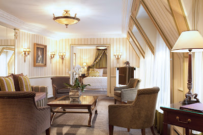 JOSEPHINE'S SUITE OF SOFTNESS AND RADIANCE FOR AN INTIMATE STAY.