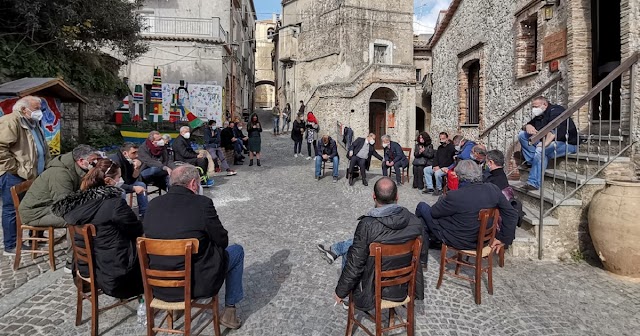 Calabria Resistente e Solidale in campo con De Magistris e Mimmo Lucano