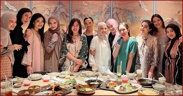 Geng cendol buka puasa bersama dengan penampilan berbeda. Penampilan Wulan Guritno dan Nagita Slavina menjadi sorotan