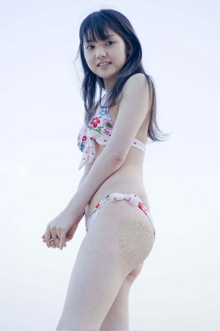 sayumi michishige sexy bikini pics 04
