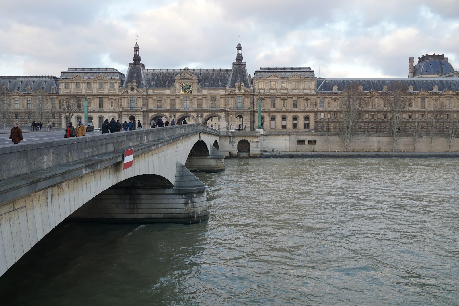 カルーゼル橋(Pont du Carrousel)