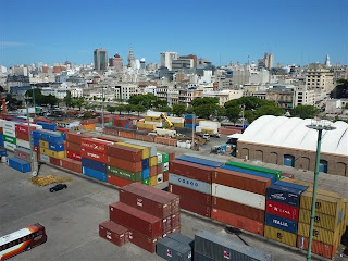 Zicht op de stad Montevideo.