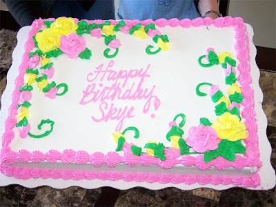 Sams Club Birthday Cakes on My Mom Got This Beautiful Cake From Sam S Club