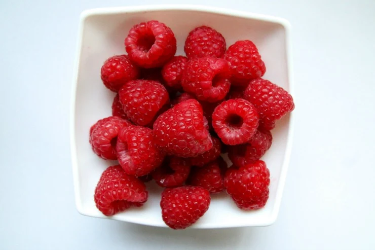 Bowl of raspberries