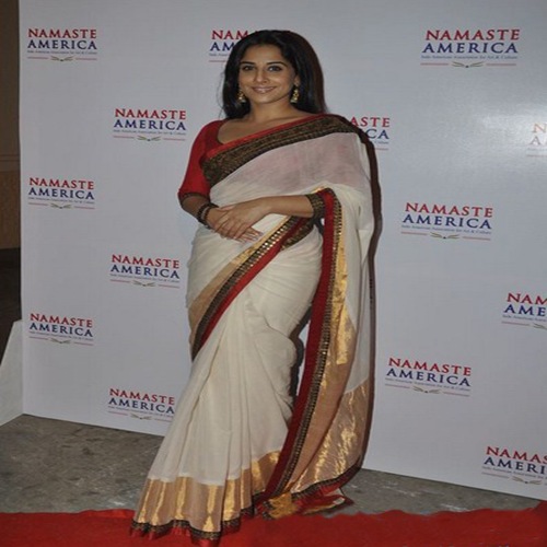 Vidya Balan At Zee Cine Awards 2011
