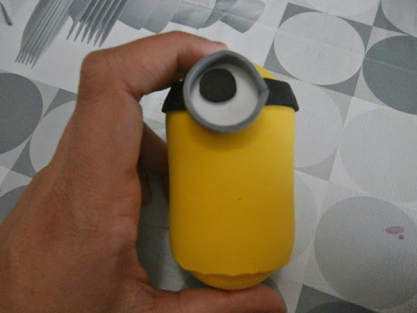 Minion de un ojo en goma eva