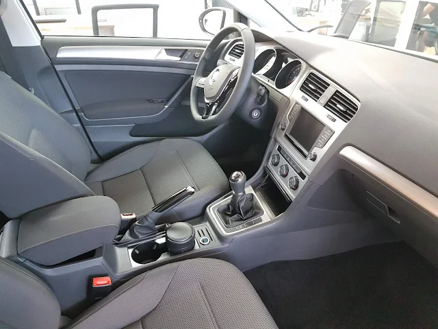 VW Golf Comfortline TSI 2017 - espaço dianteiro