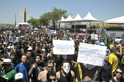 Marcha Contra a Corrupção reúne 25 mil em Brasília