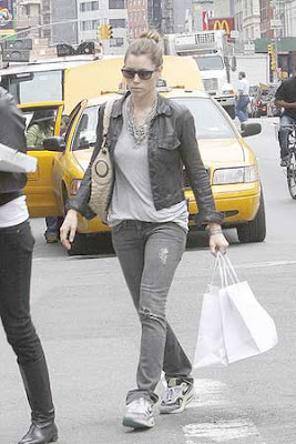 Jessica Biel and Friend Shopping Photos