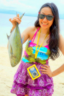 Trisha Sebastian freshly catched fish in Isla Pandan Day Resort Puerto Princesa Palawan | Julius Sebastian