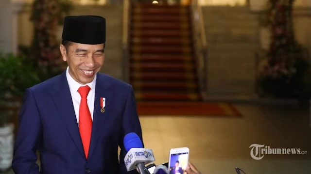 Yang Dipanggil Belum Tentu Jadi Menteri, Jokowi Biasa Lakukan Hal-hal Tak Biasa pada Injury Time