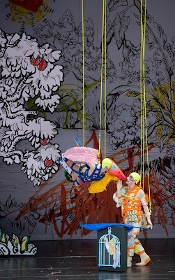 Mozart: Die Zauberflöte - Dancer und Florian Teichtmeister (Papageno - Staatsoper Berlin (Photo Monika Rittershaus)