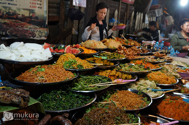 ร้านอาหารค่ำที่หลวงพระบาง