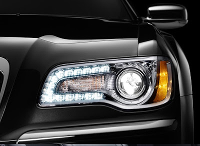 2011 Chrysler 300C first review details and new beauty headlights