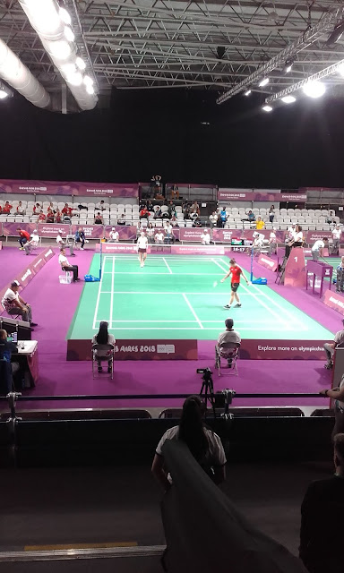 la imagen muestra una escena de un partido de ping pong
