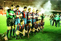 F. C. BARCELONA - Temporada 1991-92 - Zubizarreta, Nando, Miguel Ángel Nadal, Michael Laudrup, Ronald Koeman y Stoichkov; Amor, Eusebio, Guardiola, Beguiristain y Juan Carlos - F. C. BARCELONA 1 (Ronald Koeman) REAL MADRID C. F 1 (Michael Laudrup) - 07/03/1992 - Liga de 1ª División, jornada 25 - Barcelona, Nou Camp