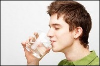 Man_drinking_water