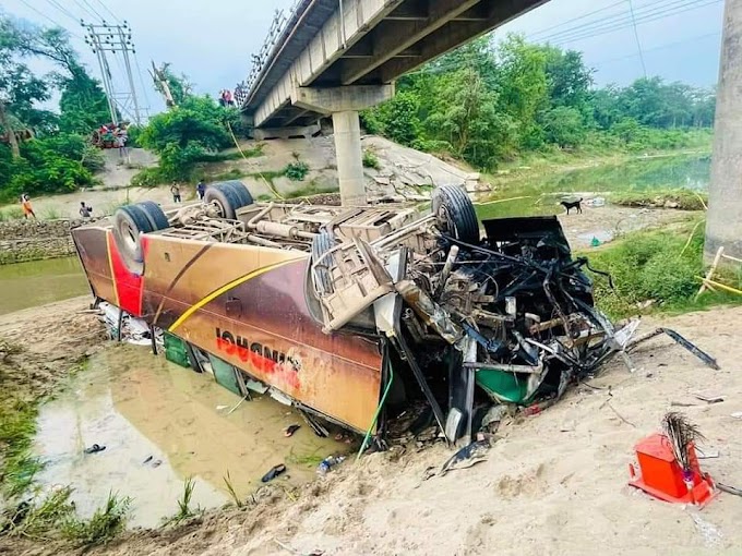 बड़ा हादसाः जनकपुर से भैरहवा जा रही बस नदी में गिरी, अब तक 15 की मौत