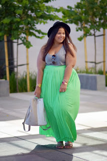 Outfits de primavera con faldas para mujeres curvy