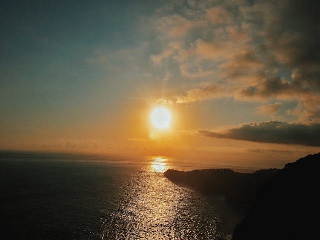 sunset kelingking beach penida