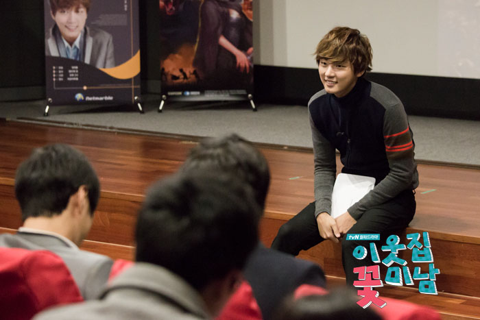 SAHABAT BERBAGI: [PIC] STILL "FLOWER BOY NEXT DOOR" *8