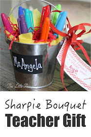 The Little Things: Back to School Teacher gift - Sharpie Bouquet.  Free printable