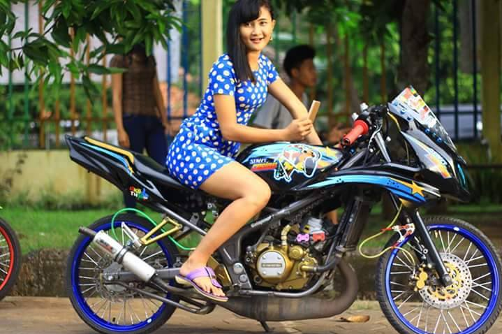  Wanita cantik sexsi Naik Kawasaki Ninja 2 Tak Modifikasi 