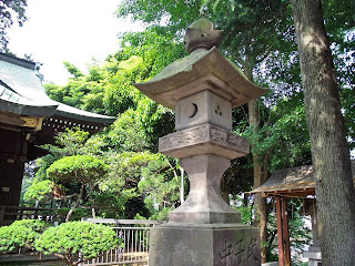 stone lantern in yamano sengen jinja