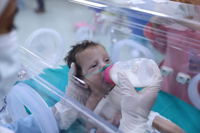 Feeding a Palestinian premature baby from Al-Shifa hospital in an Egyptian hospital "AFP"