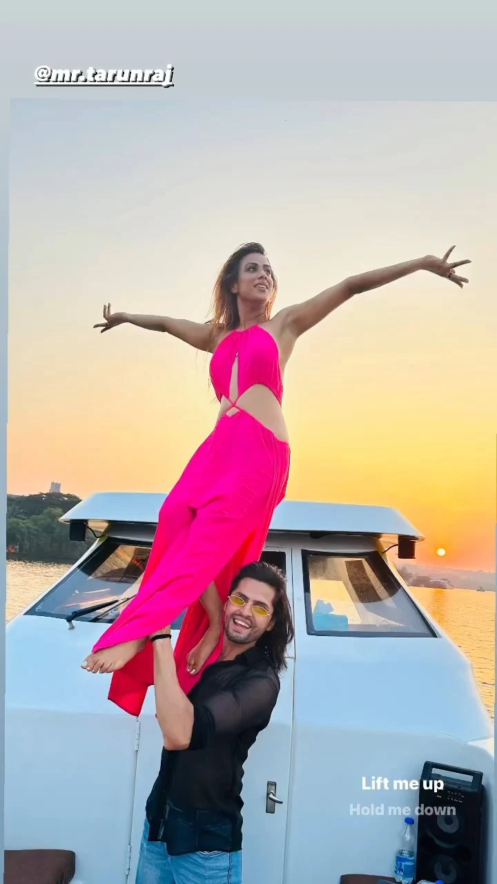 nia sharma pink dress sexy legs